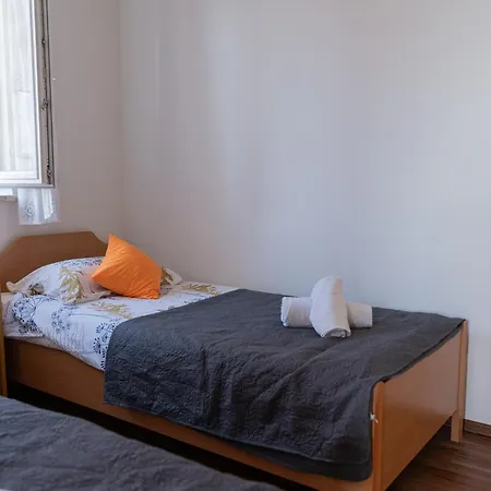 Two-bedroom Niki Near 公寓 *